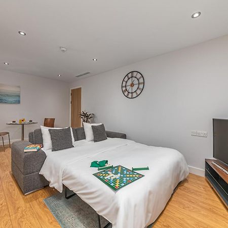 פארנבורו Hq Aparthotel Farnborough מראה חיצוני תמונה