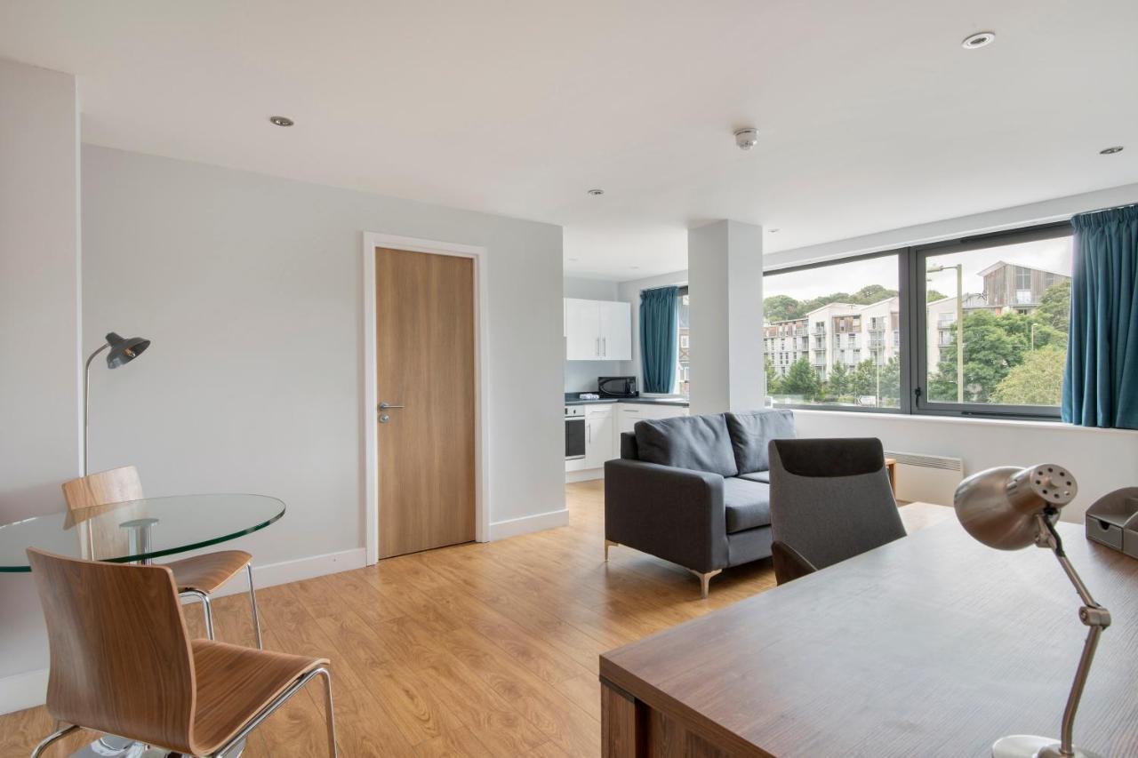 פארנבורו Hq Aparthotel Farnborough מראה חיצוני תמונה