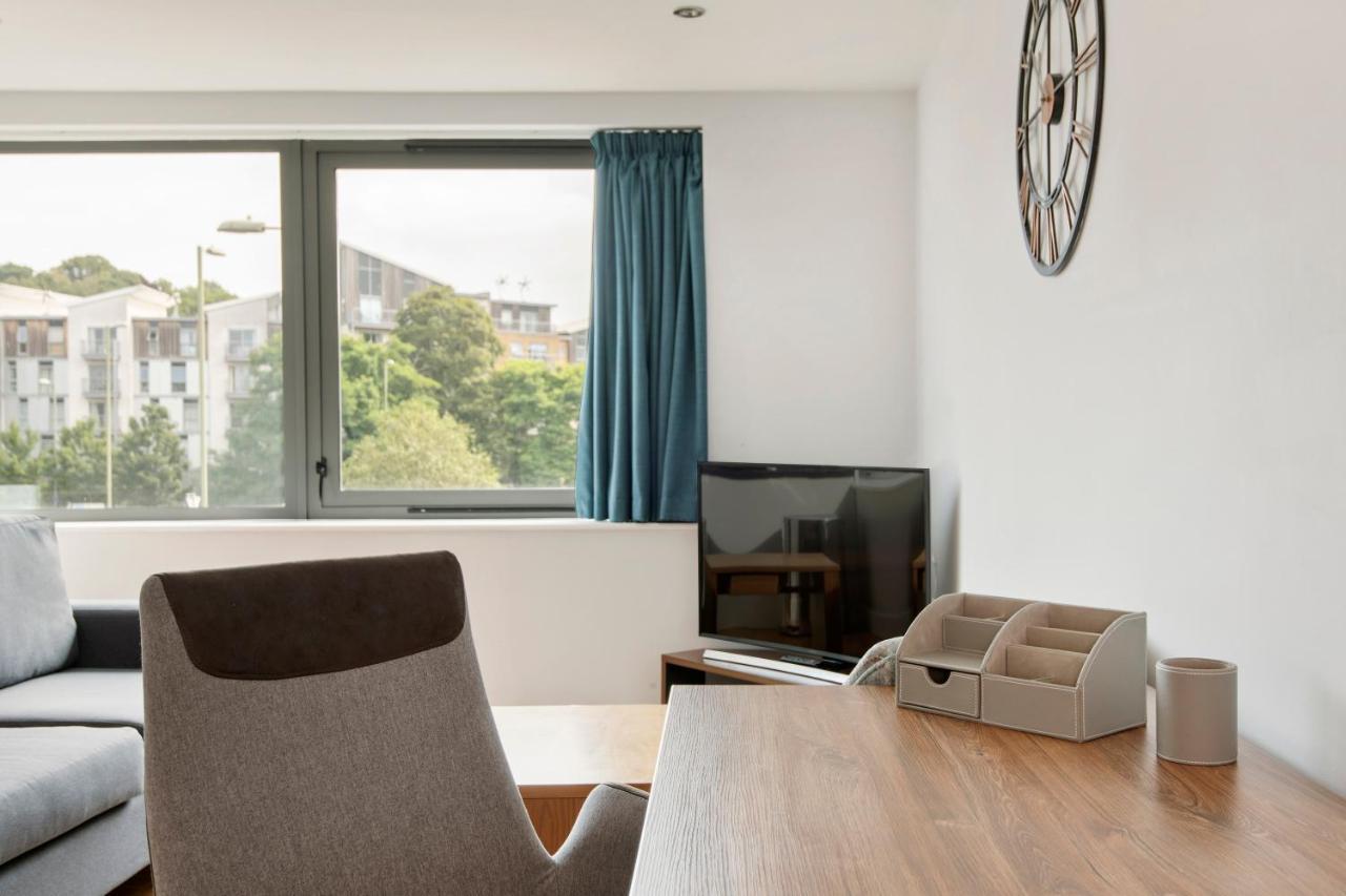 פארנבורו Hq Aparthotel Farnborough מראה חיצוני תמונה