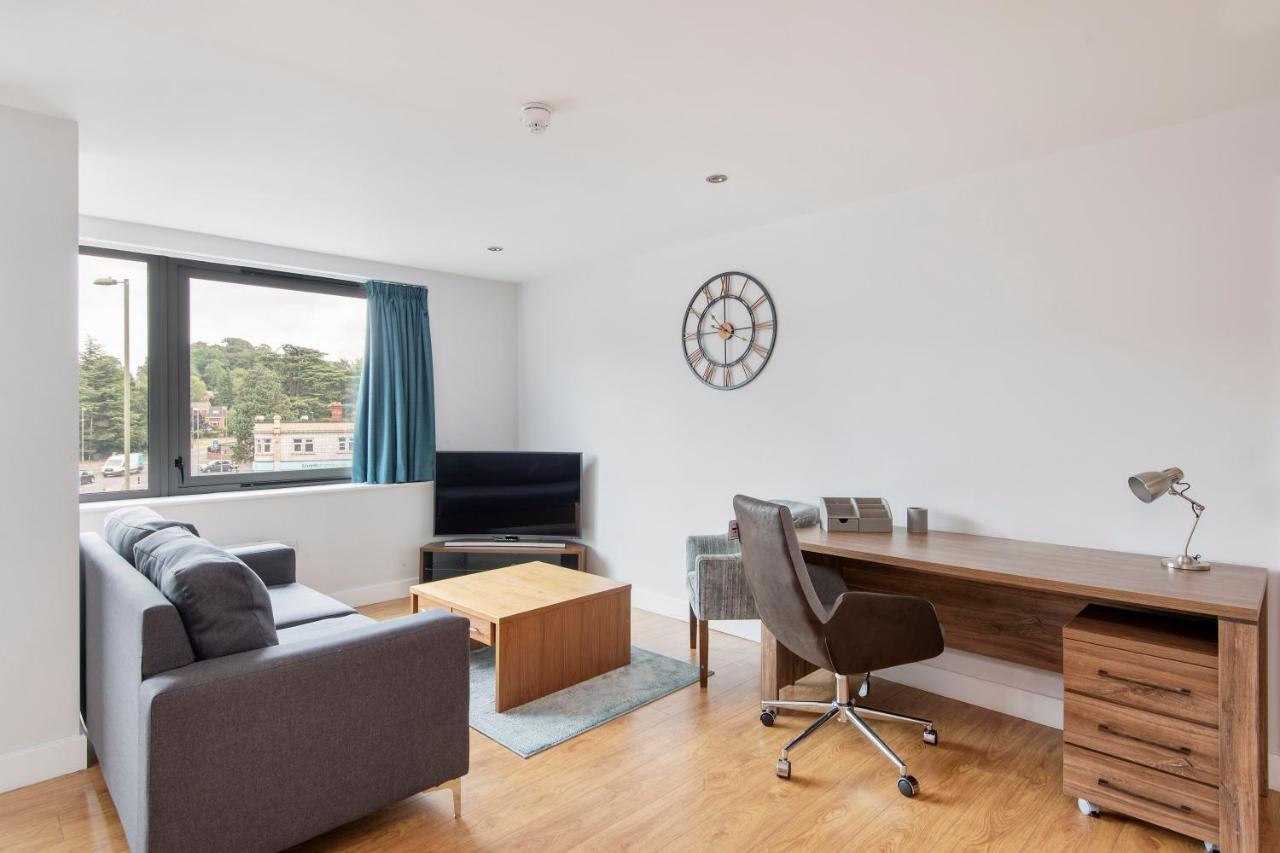 פארנבורו Hq Aparthotel Farnborough מראה חיצוני תמונה