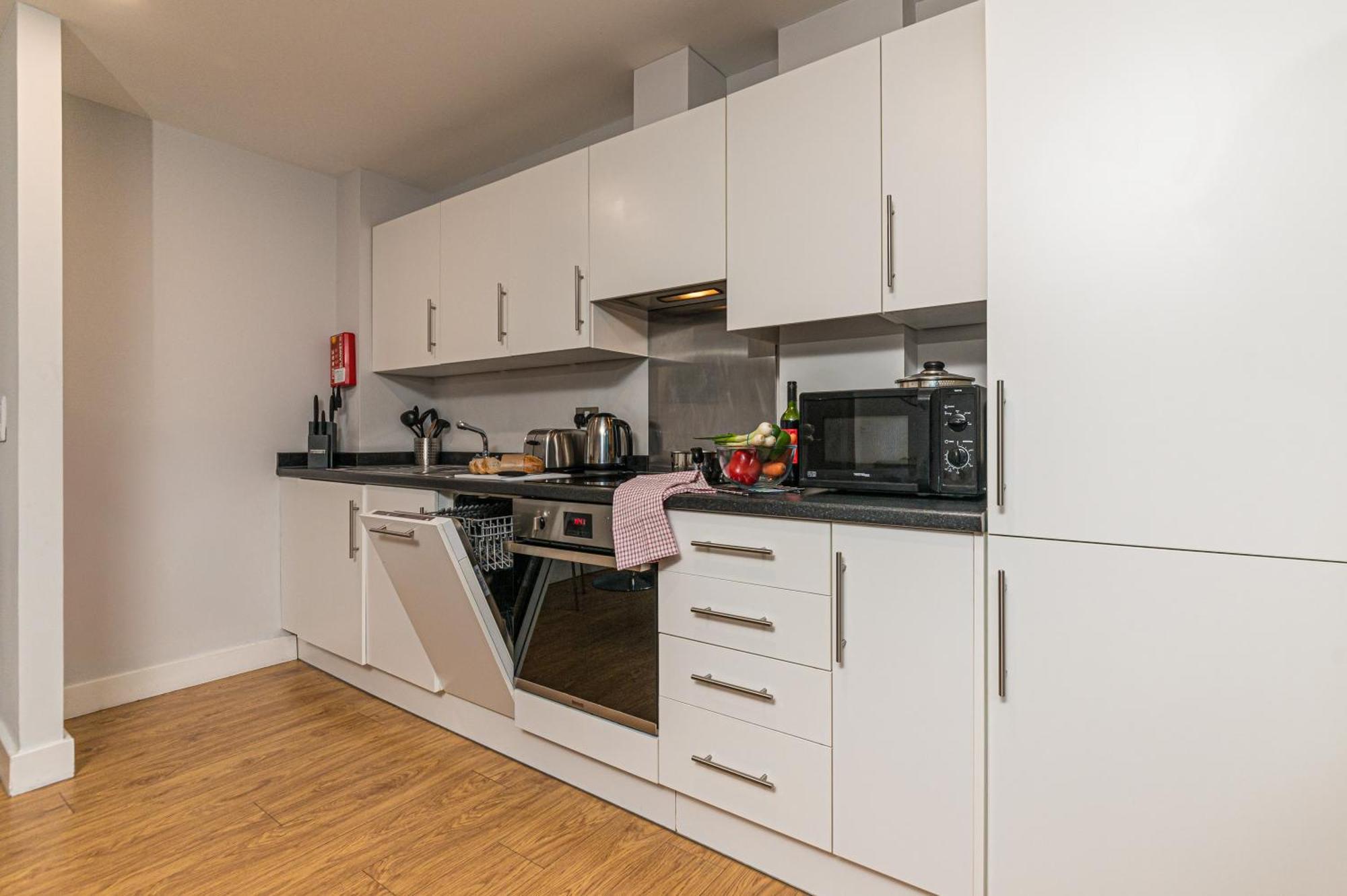 פארנבורו Hq Aparthotel Farnborough מראה חיצוני תמונה