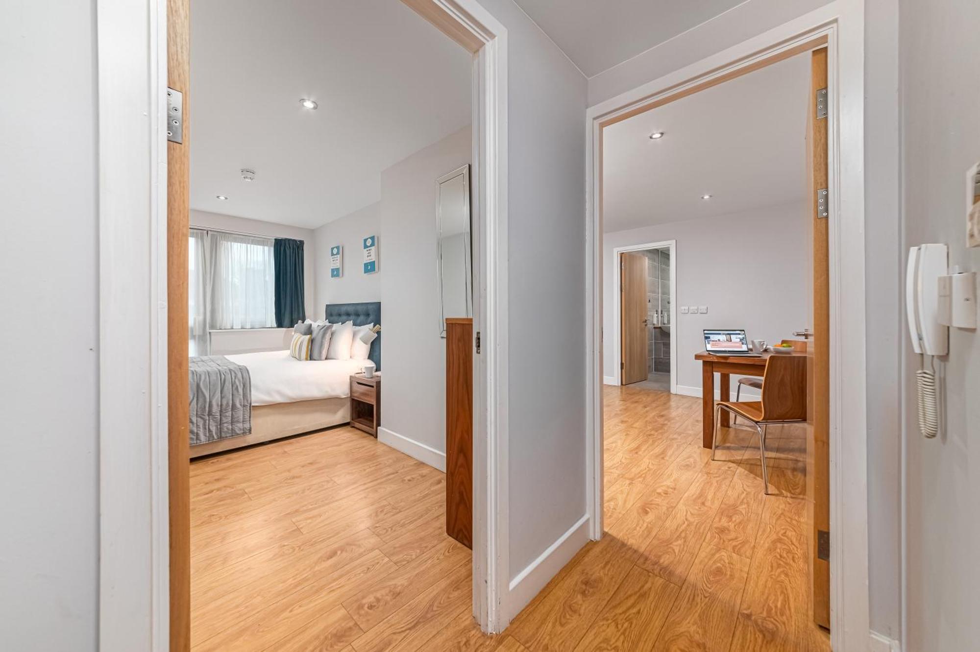 פארנבורו Hq Aparthotel Farnborough מראה חיצוני תמונה