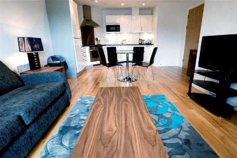 פארנבורו Hq Aparthotel Farnborough מראה חיצוני תמונה