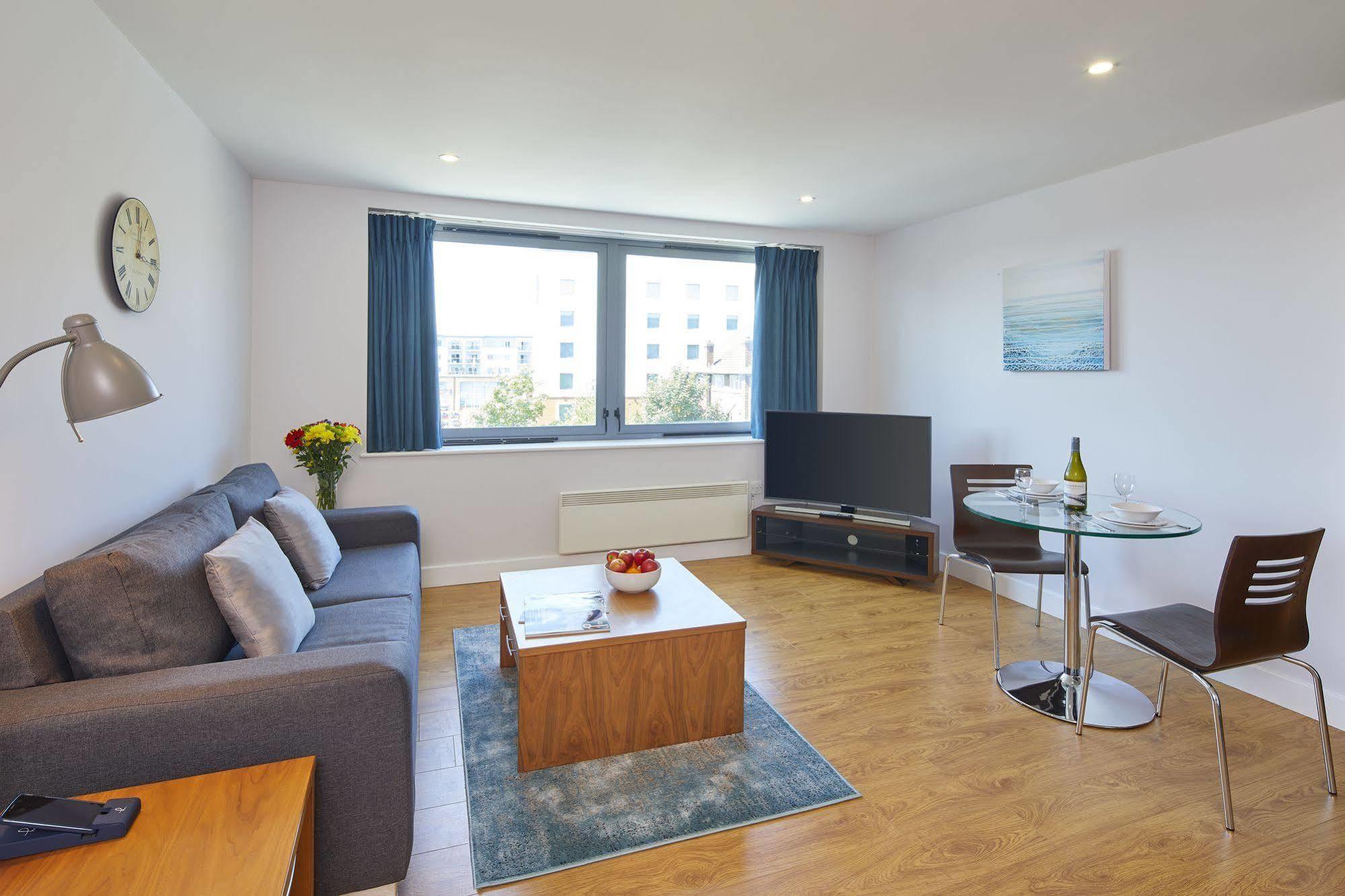פארנבורו Hq Aparthotel Farnborough מראה חיצוני תמונה