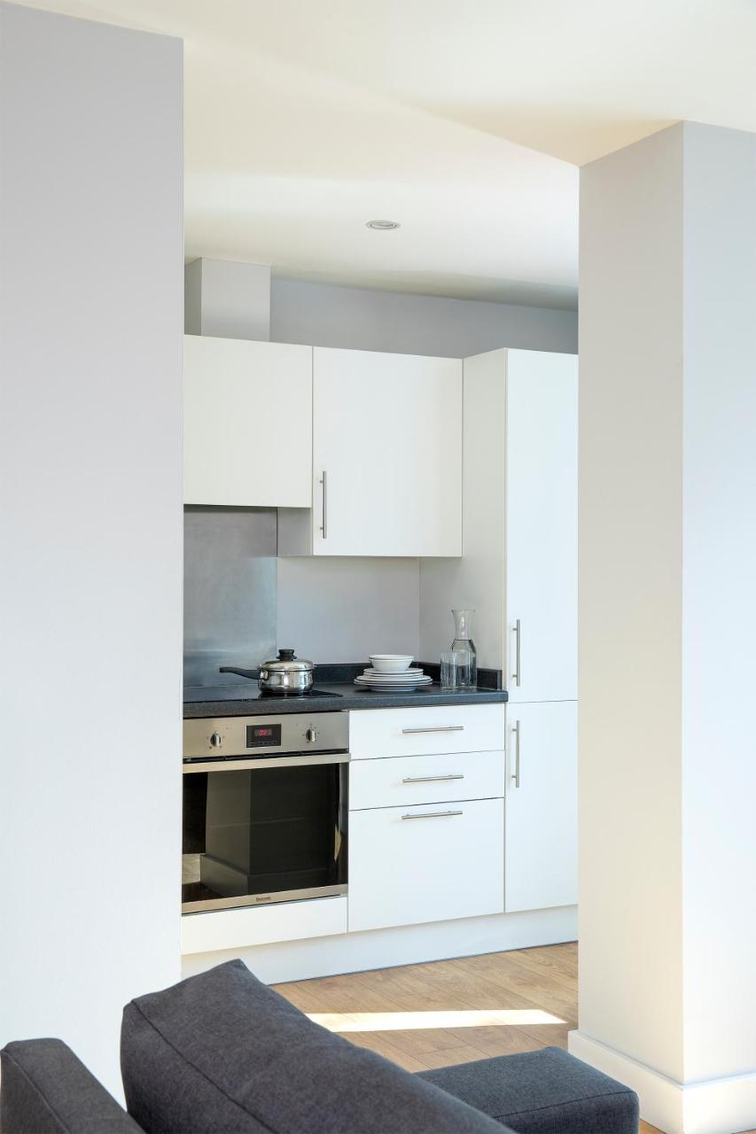 פארנבורו Hq Aparthotel Farnborough מראה חיצוני תמונה